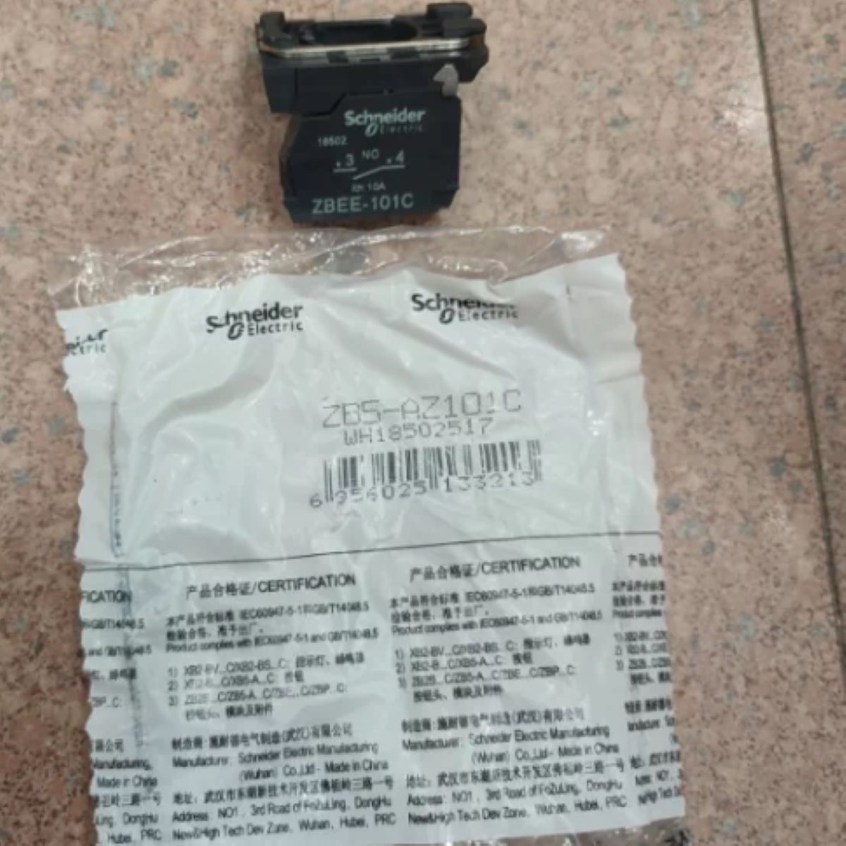 Screw Terminal Block - ZB5AZ101C ZB5AZ101 Harmony、22mmプッシュボタン、XB5Aオペレーター、接点ブロック、取り付けカラー付き、1 NO、ネジクランプ端子